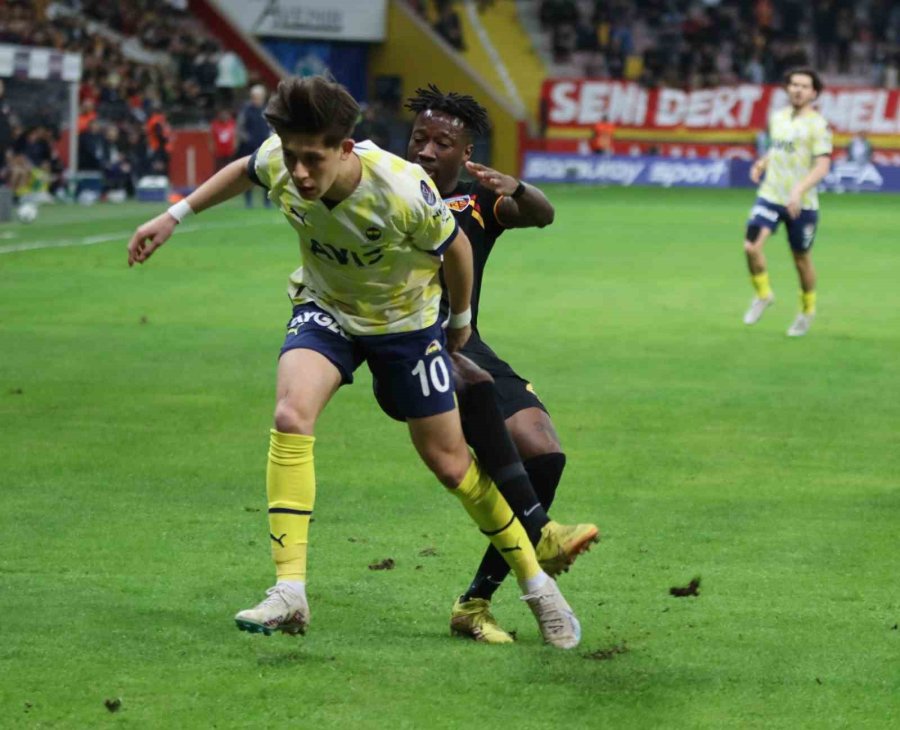 Spor Toto Süper Lig: Kayserispor: 0 - Fenerbahçe: 1 (ilk Yarı)