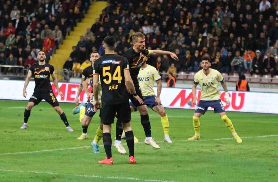 Spor Toto Süper Lig: Kayserispor: 0 - Fenerbahçe: 1 (ilk Yarı)