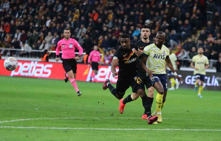 Spor Toto Süper Lig: Kayserispor: 0 - Fenerbahçe: 1 (ilk Yarı)