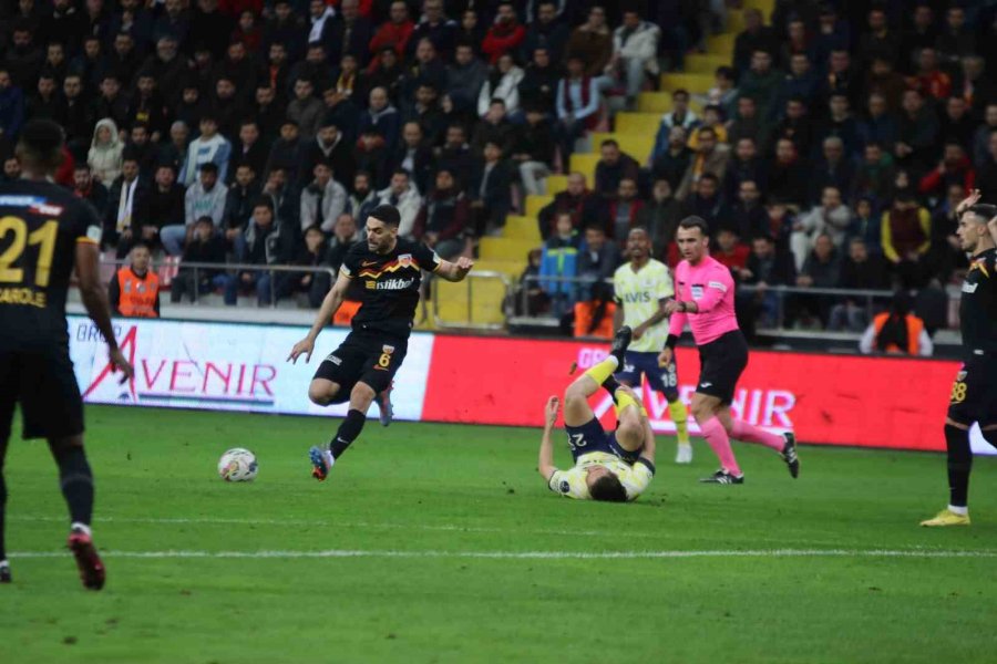 Spor Toto Süper Lig: Kayserispor: 0 - Fenerbahçe: 1 (ilk Yarı)