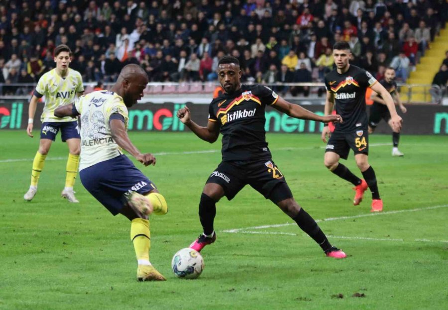 Spor Toto Süper Lig: Kayserispor: 0 - Fenerbahçe: 1 (ilk Yarı)