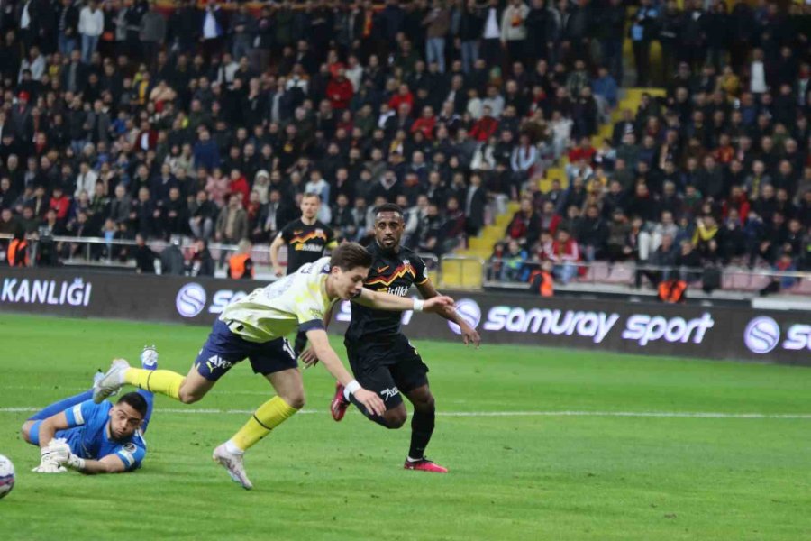Spor Toto Süper Lig: Kayserispor: 0 - Fenerbahçe: 1 (maç Devam Ediyor)