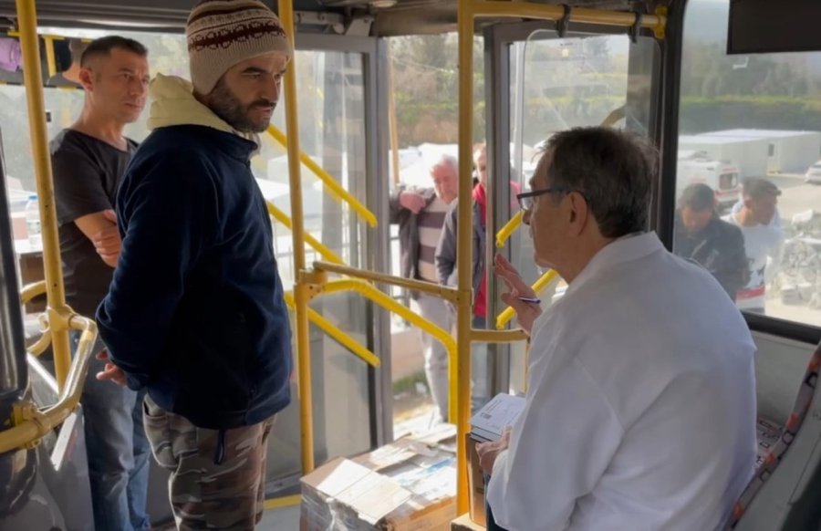 Tepebaşı Belediyesi’nin Gönderdiği Mobil Diş Kliniği Aracı, Depremzedelere Hizmet Vermeye Başladı
