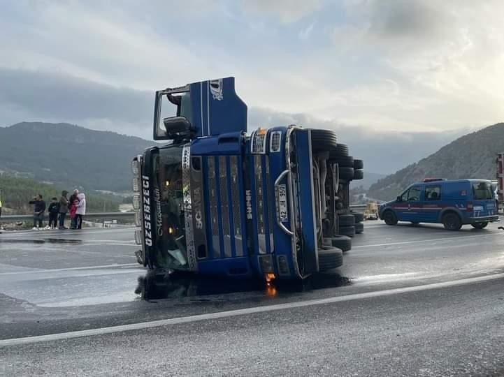 Antalya’da Zincirleme Trafik Kazası: 2 Yaralı