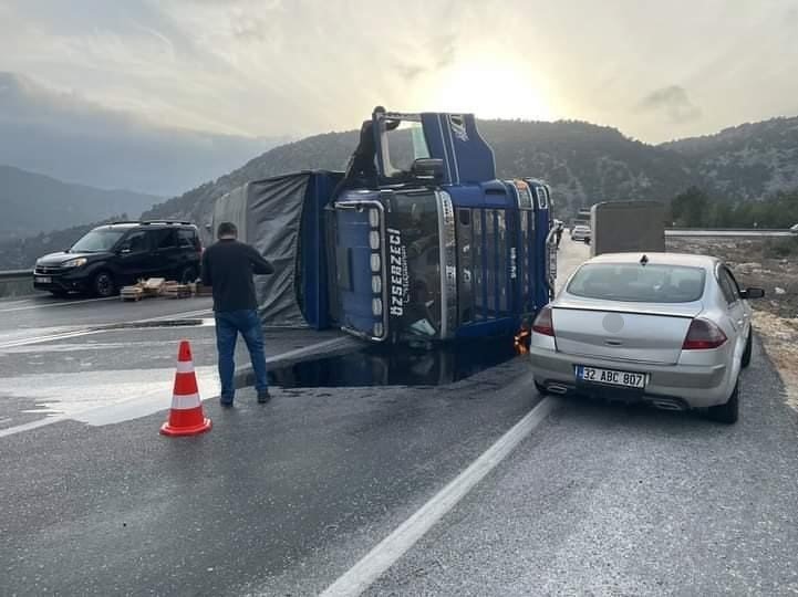 Antalya’da Zincirleme Trafik Kazası: 2 Yaralı