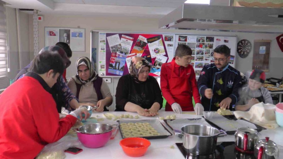 Özel Öğrencilerden En Özel Kandil Simidi