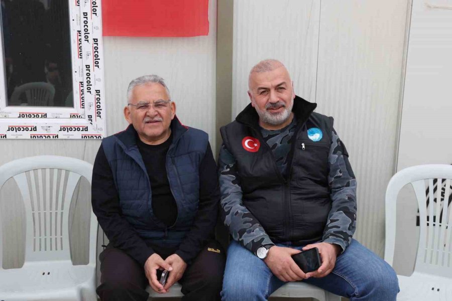 Başkan Büyükkılıç, Elbistan Kayseri Çarşısı’nda İncelemelerde Bulundu