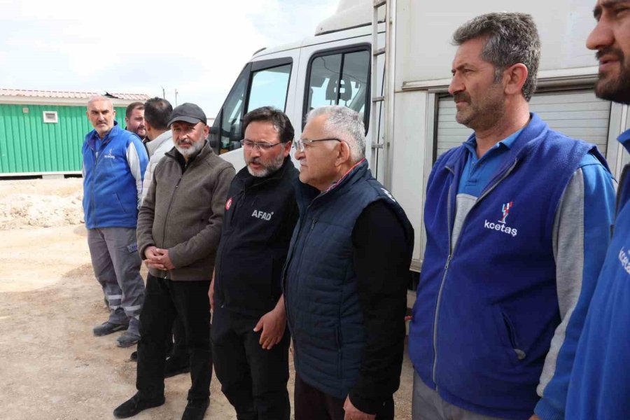 Başkan Büyükkılıç, Elbistan Kayseri Çarşısı’nda İncelemelerde Bulundu