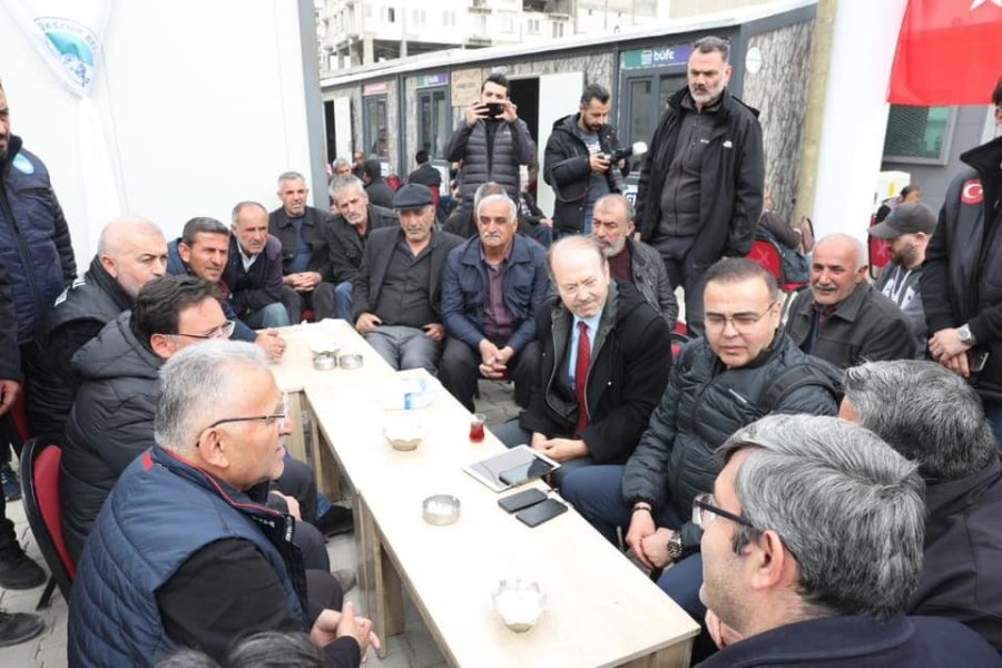 Başkan Büyükkılıç, Elbistan Kayseri Çarşısı’nda İncelemelerde Bulundu