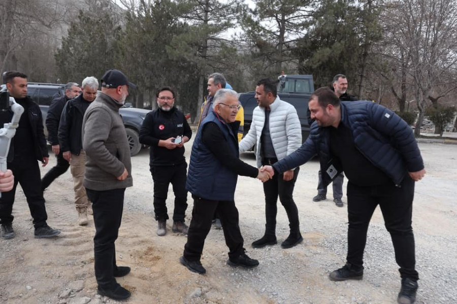 Başkan Büyükkılıç, Elbistan Kayseri Çarşısı’nda İncelemelerde Bulundu