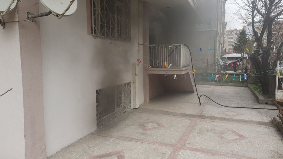 Çamaşır Makinesinden Çıkan Yangın, Ekipler Tarafından Söndürüldü