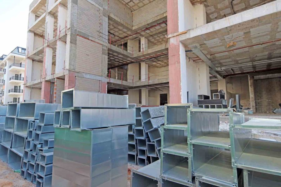 Alanya Belediyesi Oba Kapalı Spor Kompleksi Hızla Yükseliyor