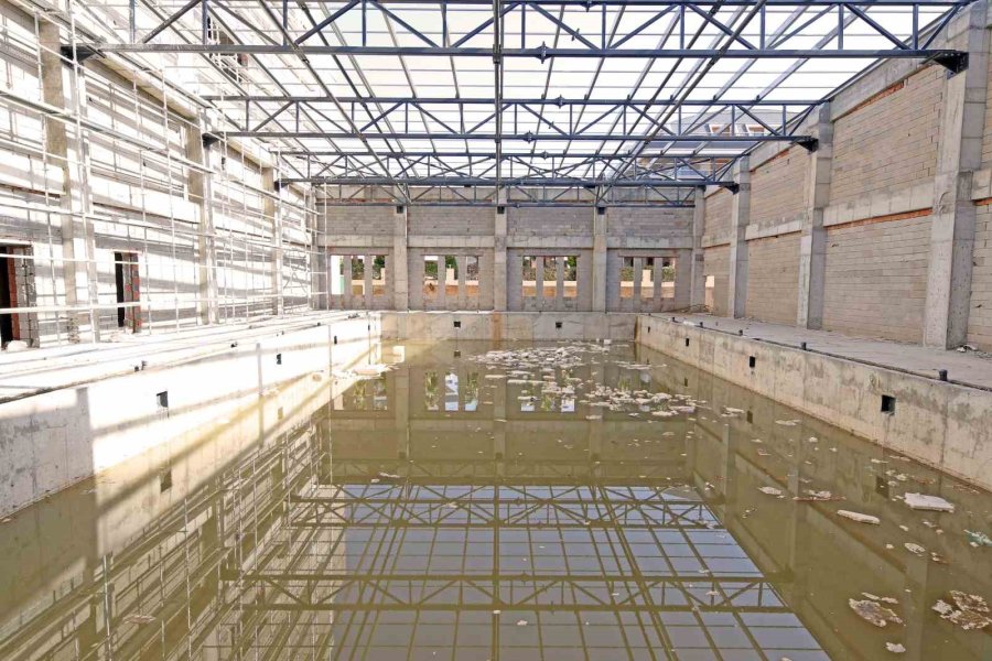 Alanya Belediyesi Oba Kapalı Spor Kompleksi Hızla Yükseliyor