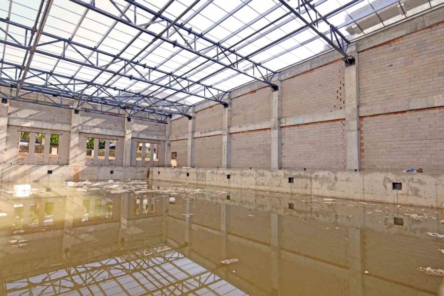 Alanya Belediyesi Oba Kapalı Spor Kompleksi Hızla Yükseliyor