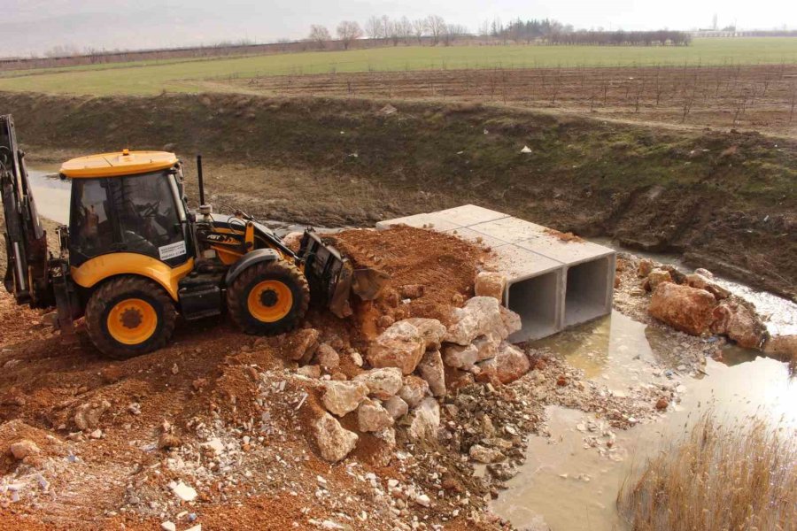 Elmalı Bayralar Mahallesi’nde Köprü İnşaatına Başlandı