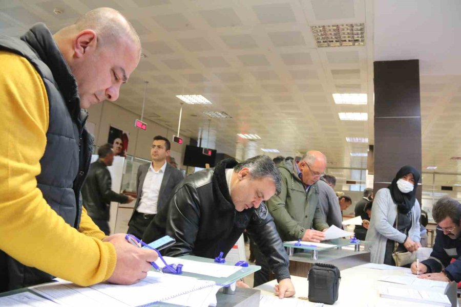 Antalya’da Eyt Kuyruğunun Sonu Gelmedi