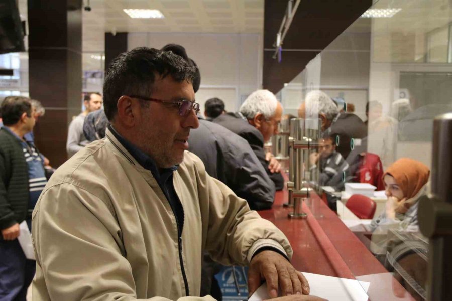 Antalya’da Eyt Kuyruğunun Sonu Gelmedi