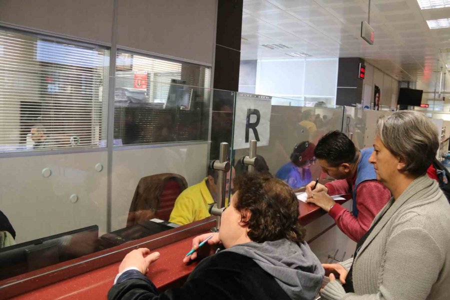 Antalya’da Eyt Kuyruğunun Sonu Gelmedi