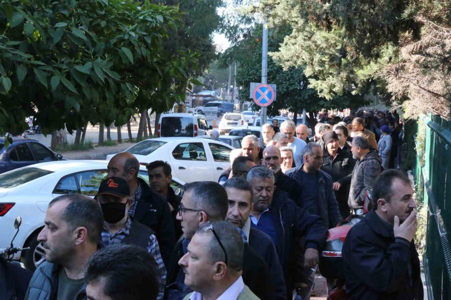 Antalya’da Eyt Kuyruğunun Sonu Gelmedi