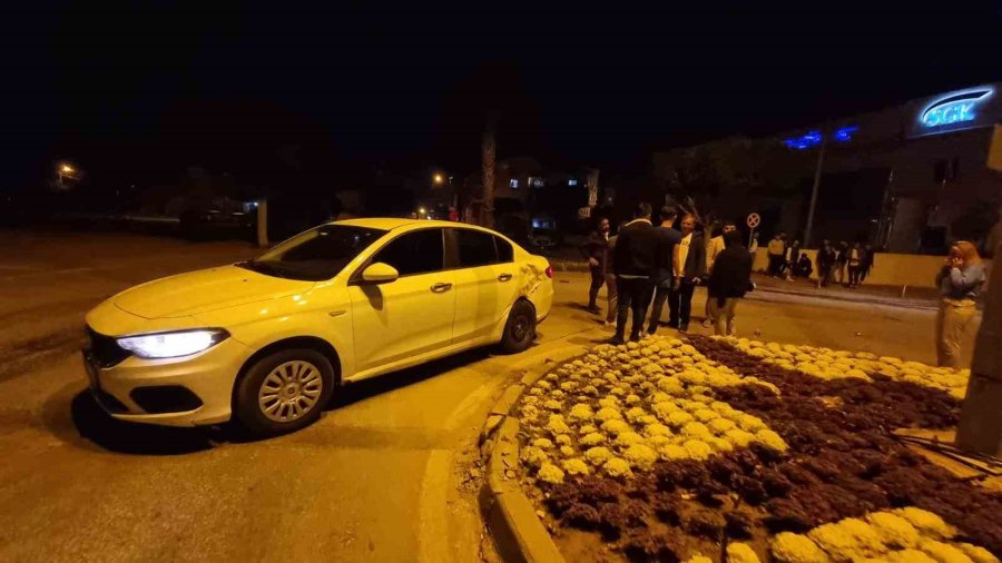 Manavgat’ta Otomobille Motosiklet Çarpıştı: 1 Yaralı