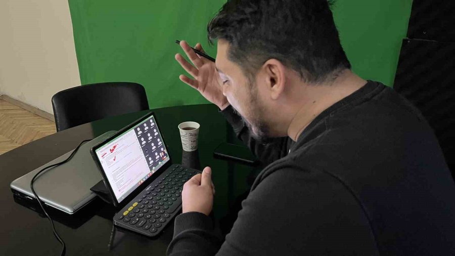 Depremzede Öğrenciler İçin Harekete Geçen Öğretmenler Ücretsiz Online Ders Vermeye Başladı