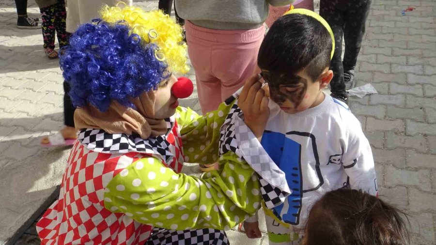 Depremzede Çocuklarından Afetin İzlerini Oyunla Silmeye Çalışıyorlar