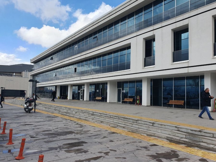 Sosyal Güvenlik Kurumu Önü Boş Kaldı