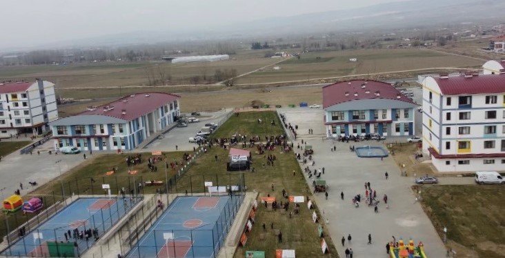 Doğan Aslan Bey Kyk Yurdunda Depremzede Çocuklar İçin Panayır Alanı Kuruldu