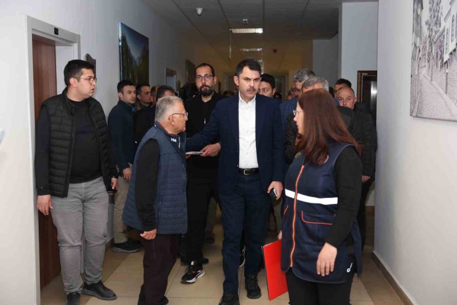 Bakan Kurum Ve Başkan Büyükkılıç Deprem Bölgesinde Çalışmaları Değerlendirdi