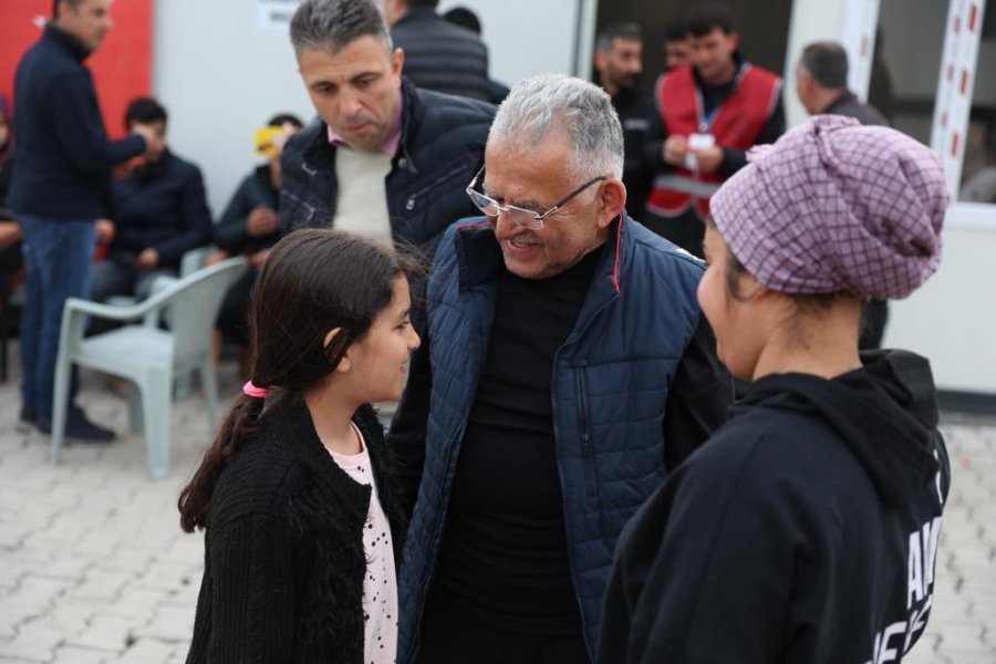 Başkan Büyükkılıç, 16 İlçe Belediyesi İle ‘tek Yürek’ Kahramanmaraş’ta Yaraları Sarıyor