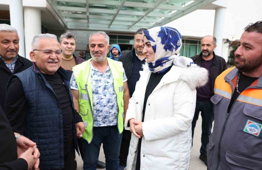 Başkan Büyükkılıç, 16 İlçe Belediyesi İle ‘tek Yürek’ Kahramanmaraş’ta Yaraları Sarıyor