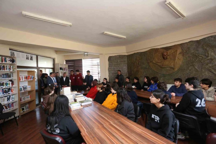 Öğrenciler Kitap İstedi, Başkan Tütüncü Gönderdi