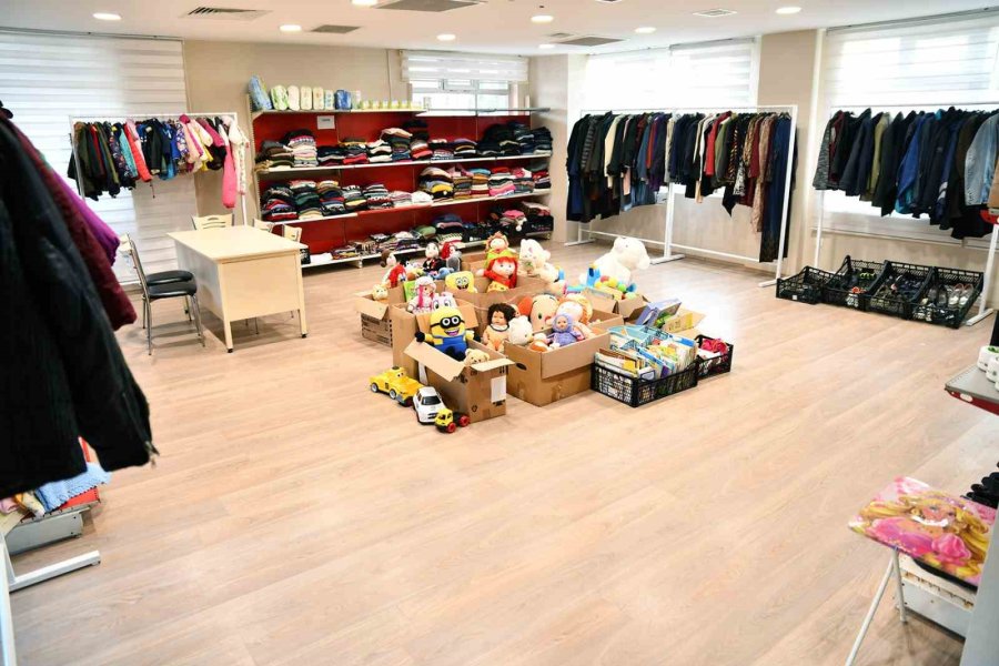 İhtiyaç Malzemeleri Toplanmaya Devam Ediyor