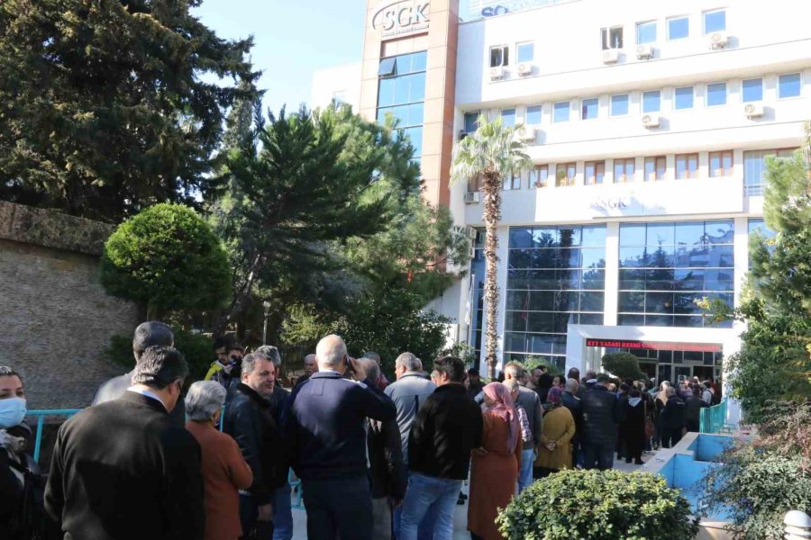 Antalya’da Eyt Kuyruğunun Sonu Gelmedi