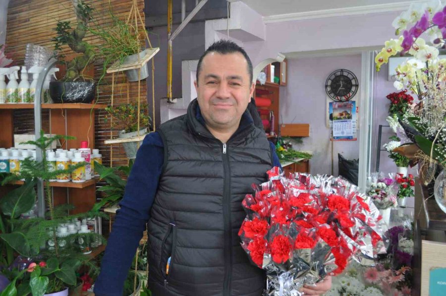 Çiçekçiler 8 Mart Dünya Kadınlar Günü’nün Buruk Geçeceğini Düşünüyor