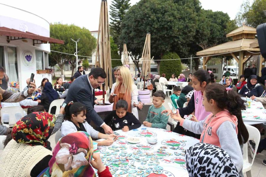 Tütüncü, Depremzedelerle Birlikte Magnet Yaptı