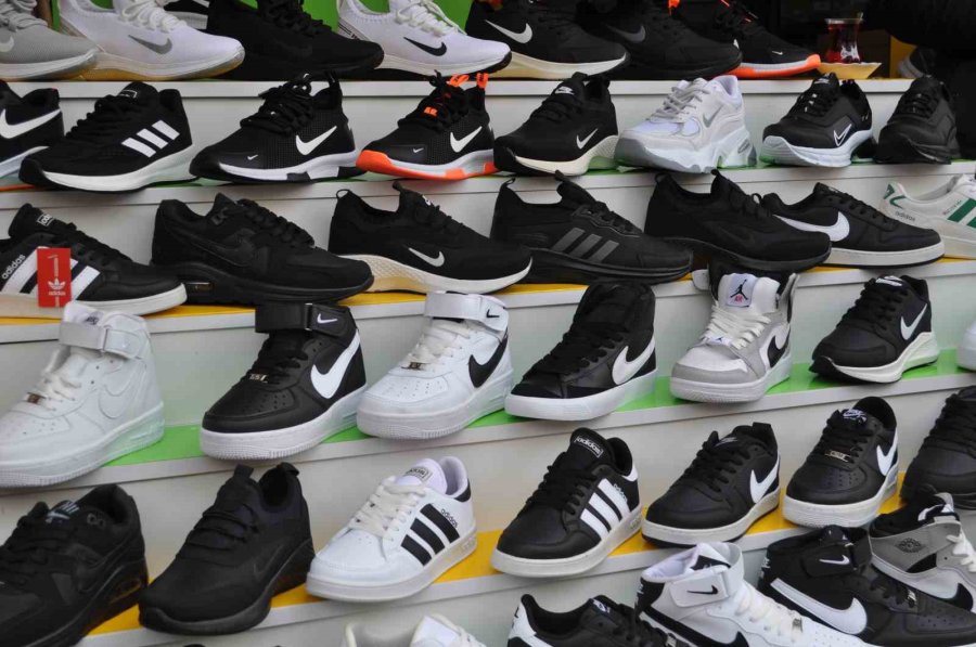 Bot Stokları Elinde Kalan Esnafın Son Umudu Spor Ayakkabılar Oldu