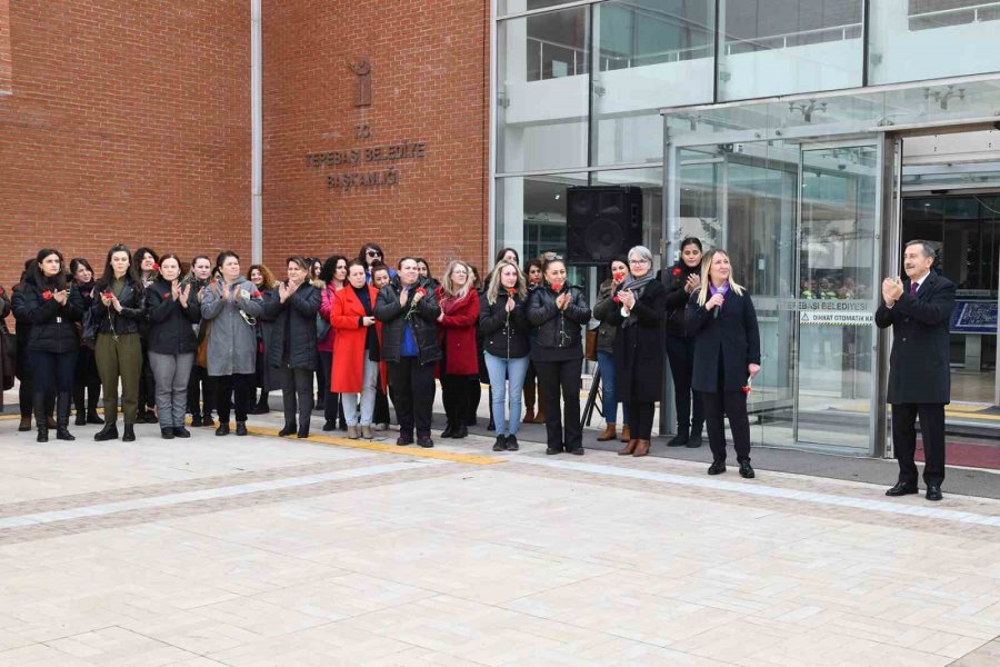 Başkan Ataç Kadın Çalışanların Gününü Kutladı