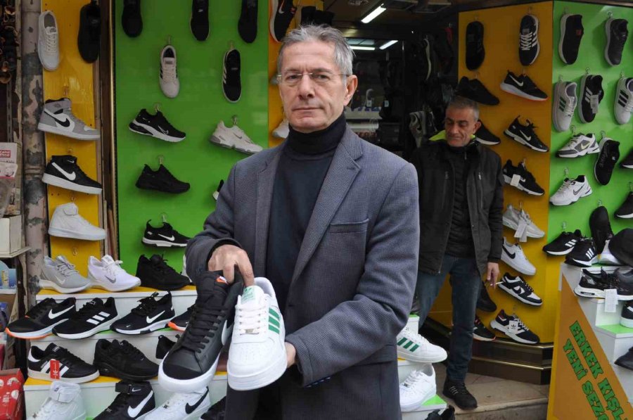 Bot Stokları Elinde Kalan Esnafın Son Umudu Spor Ayakkabılar Oldu