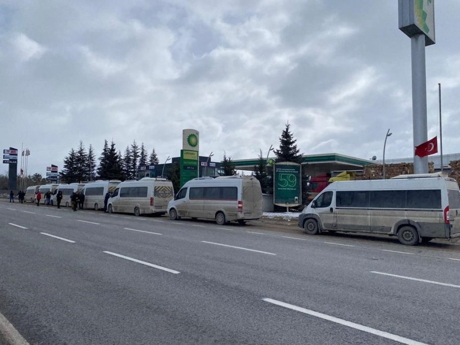 Sucular Ve Servisçiler Odası Deprem Bölgesine 200 Bin Litre İçme Suyu Gönderdi