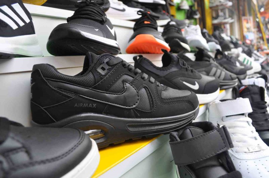 Bot Stokları Elinde Kalan Esnafın Son Umudu Spor Ayakkabılar Oldu