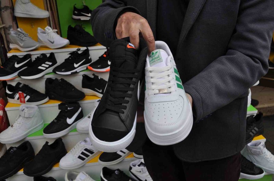 Bot Stokları Elinde Kalan Esnafın Son Umudu Spor Ayakkabılar Oldu