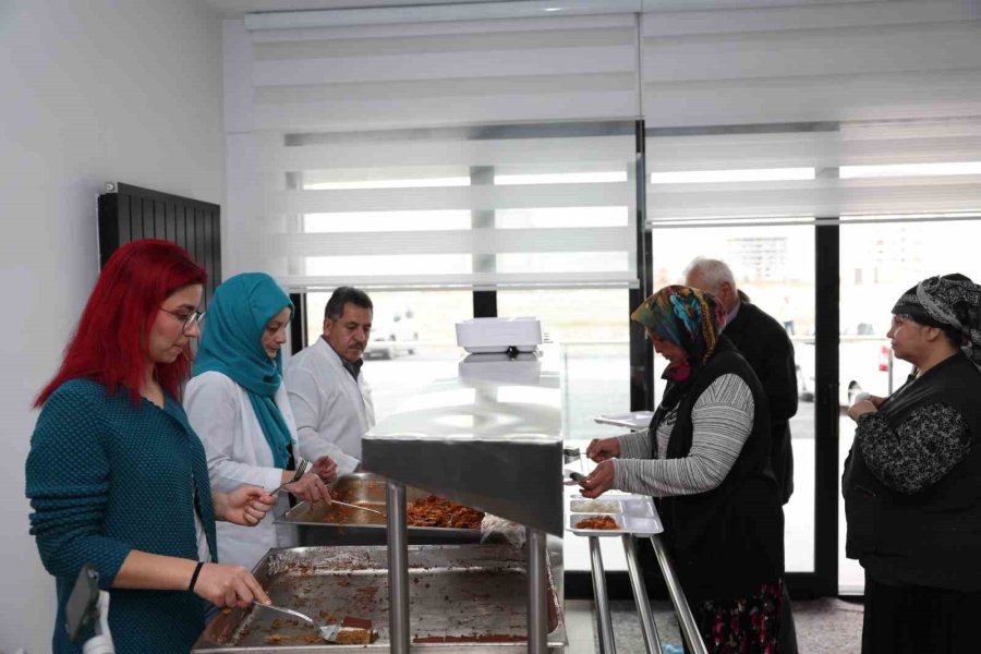 Kayseri Büyükşehir, Tedavi Gören Depremzede Yakınlarını Misafirhanede Ağırlıyor