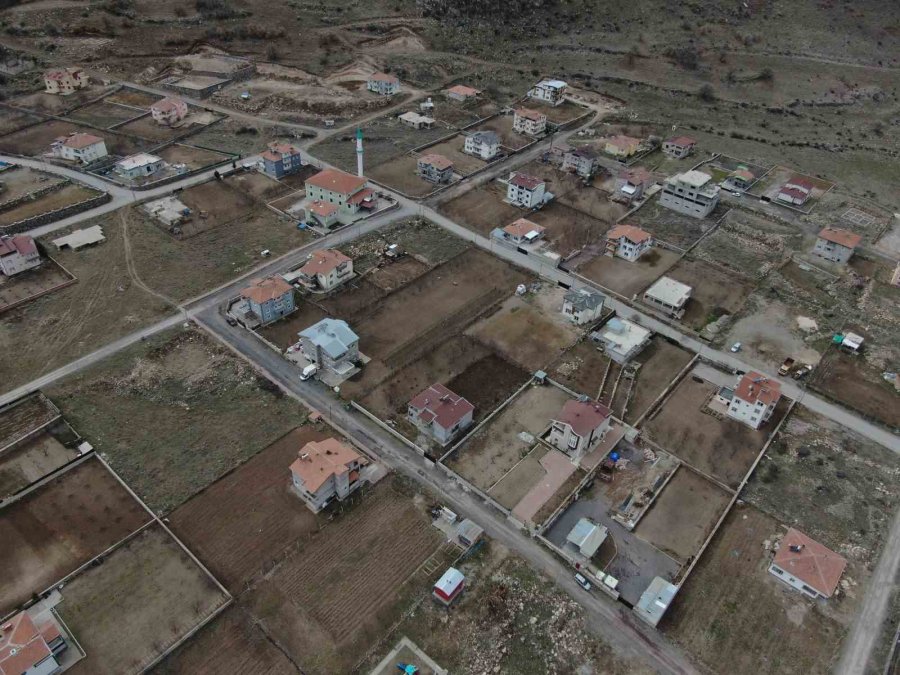 1 Haftada 16 Kez Sallanan Mahalle Sakinleri Diken Üstünde