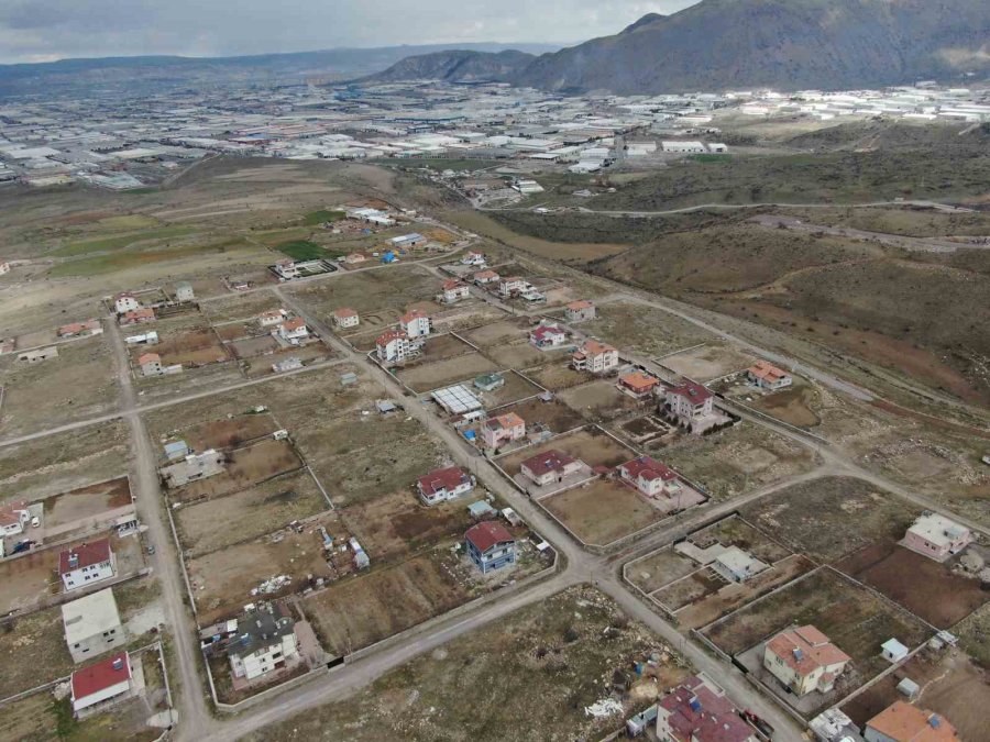 1 Haftada 16 Kez Sallanan Mahalle Sakinleri Diken Üstünde