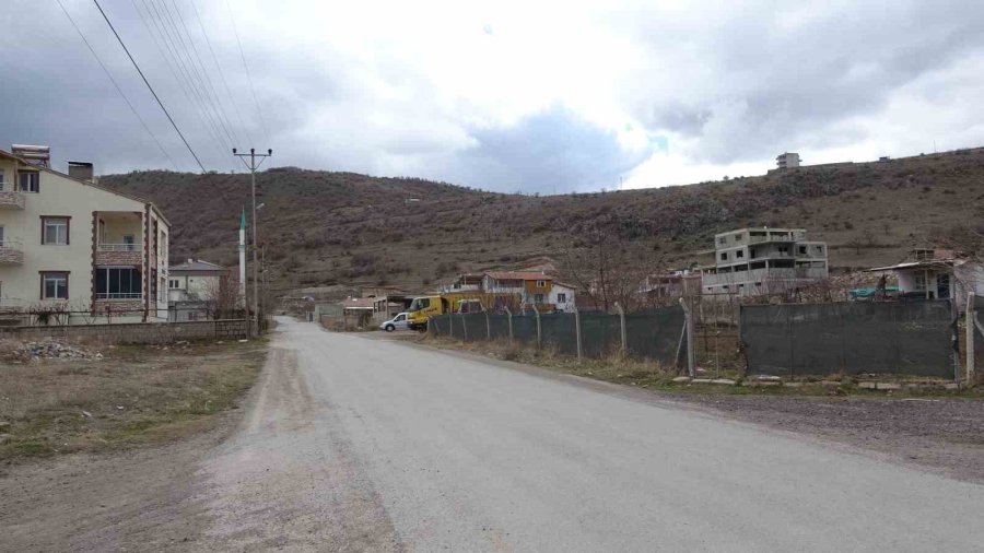 1 Haftada 16 Kez Sallanan Mahalle Sakinleri Diken Üstünde