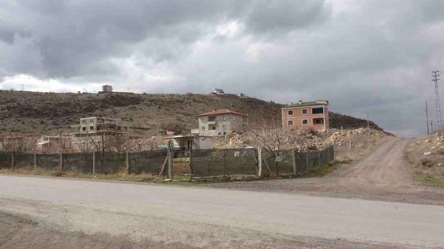 1 Haftada 16 Kez Sallanan Mahalle Sakinleri Diken Üstünde