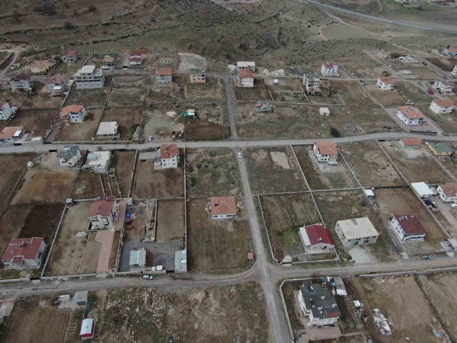 1 Haftada 16 Kez Sallanan Mahalle Sakinleri Diken Üstünde