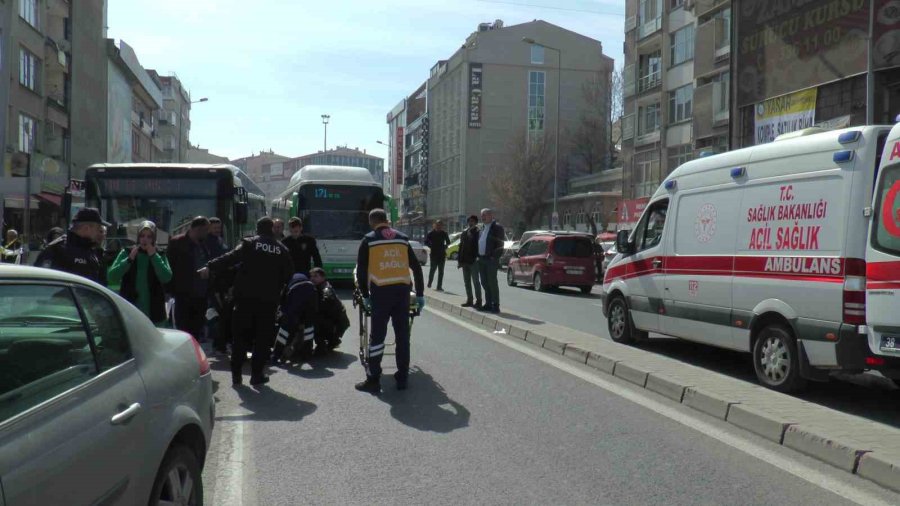 Çarptığı Yayanın Başında Hüngür Hüngür Ağladı