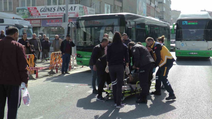 Çarptığı Yayanın Başında Hüngür Hüngür Ağladı